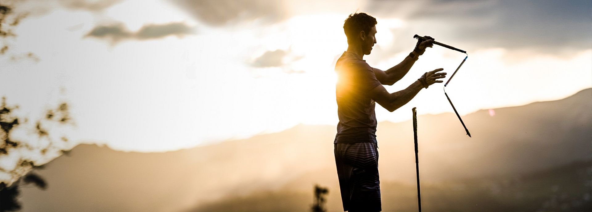 A man using the Leki push button 